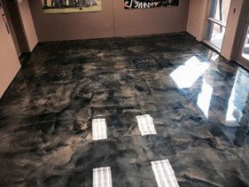 Epoxy Garage Floors: Flakes, Quartz, or Solid — What Lasts Longest?
